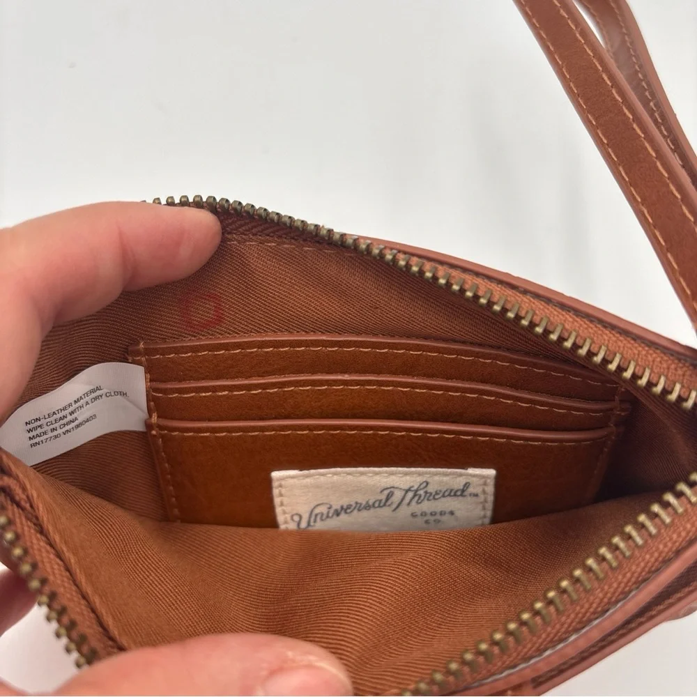 Universal Thread Brown Leather‎ Wristlet